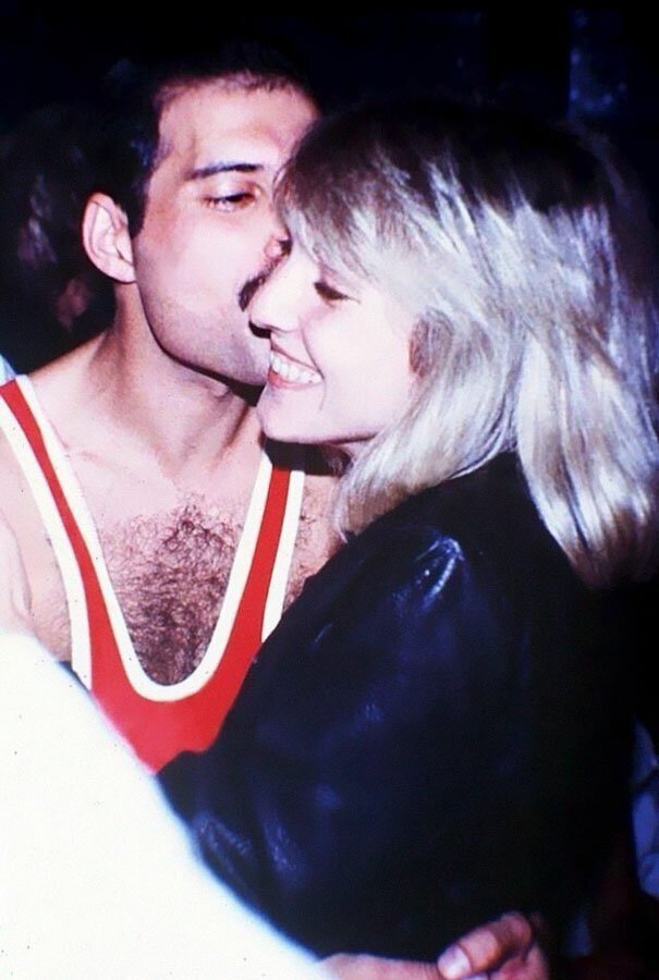 25 Photos Of Freddie Mercury With His First And Only True Love, Mary Austin