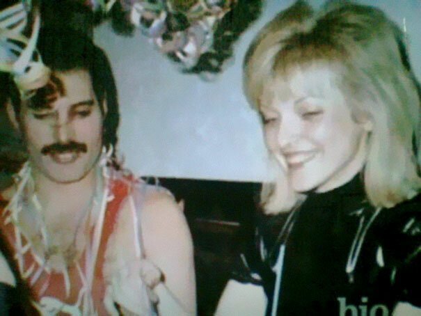 25 Photos Of Freddie Mercury With His First And Only True Love, Mary Austin