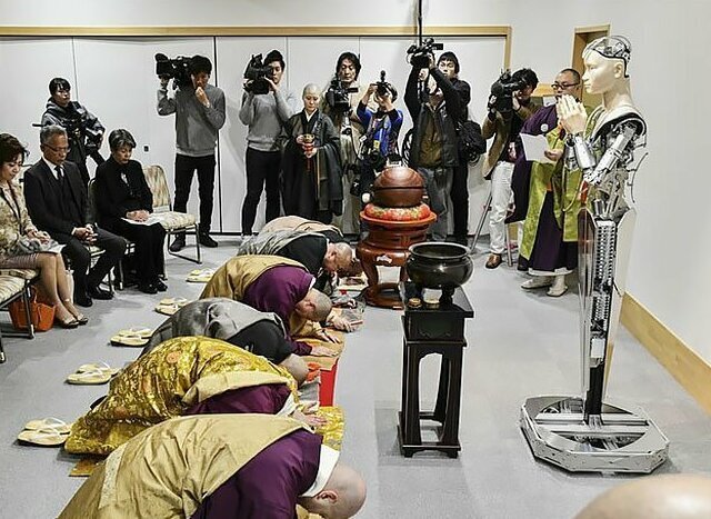 Buddhist Robot Is Now Delivering Religious Teachings At A 400-Year-Old Temple In Kyoto