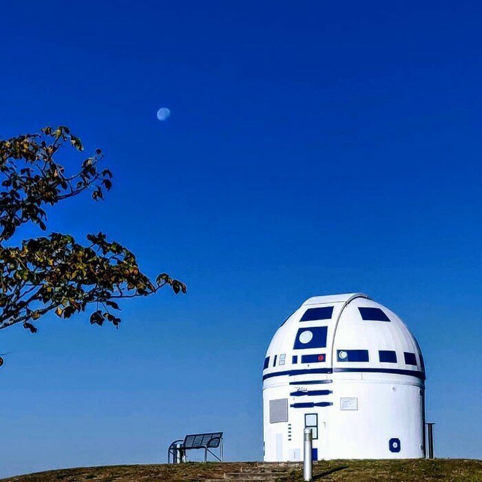 German Professor Who Is A Hardcore Star Wars Fan Has Just Repainted An Observatory Into R2-D2