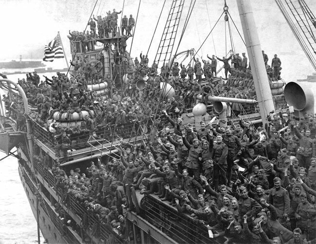 American soldiers returning from WWI on the USS Agamemnon, Hoboken, New Jersey, 1918