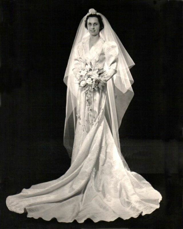 The Longer the More Elegant: 40 Cool Pics of the 1930s Brides in Their Very Long Wedding Dresses