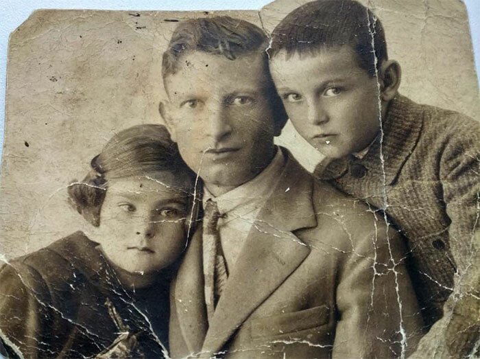 An early 20th century family photo