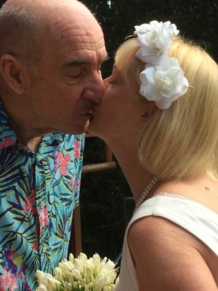 Husband With Dementia Proposes To His Wife Of 12 Years, So She Marries Him Again