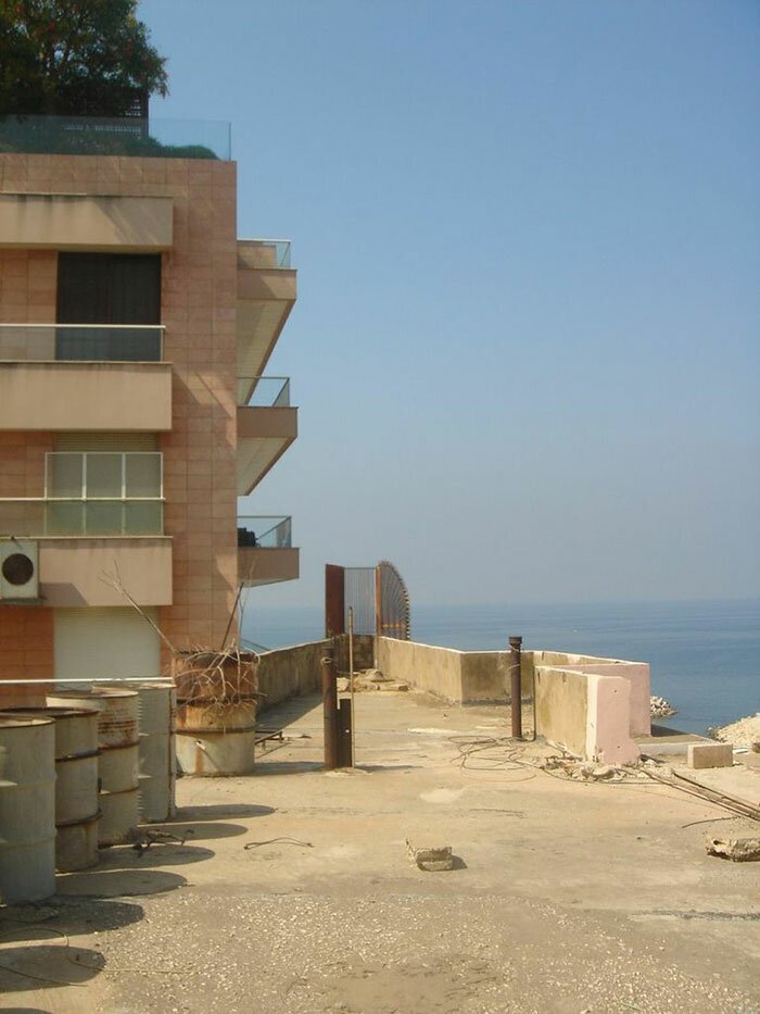 This Man Built Probably The Thinnest House In Beirut To Block His Brother’s View Of The Sea