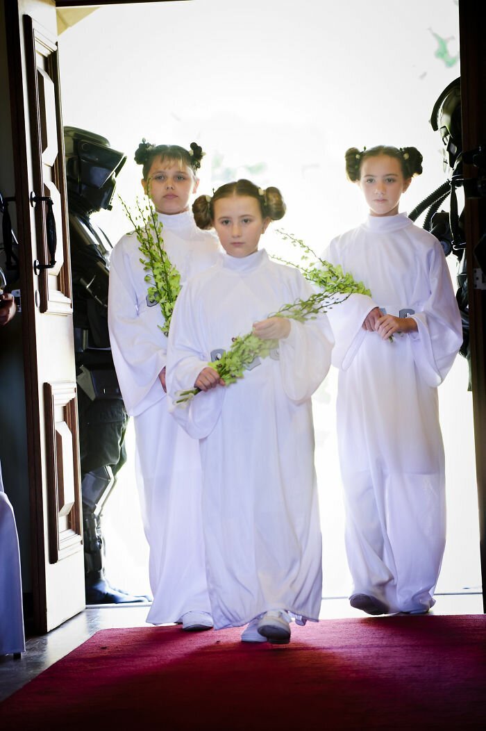 Couple Has Awesome Star Wars-Themed Wedding, And Their Photos Go Viral