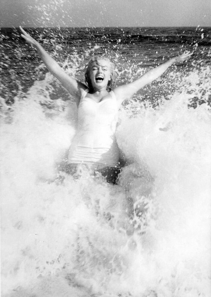 17 Photographs Of Marilyn Monroe On The Beach In New York Taken By Sam Shaw