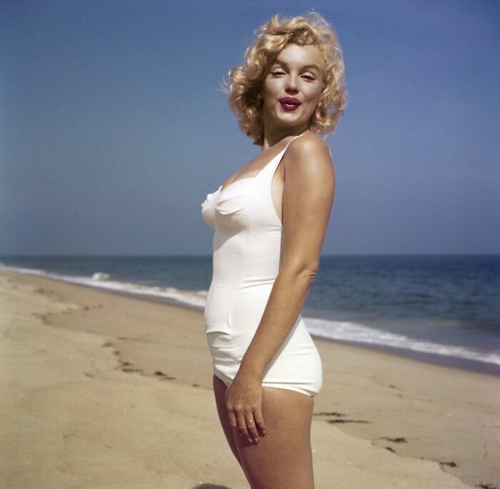 17 Photographs Of Marilyn Monroe On The Beach In New York Taken By Sam Shaw