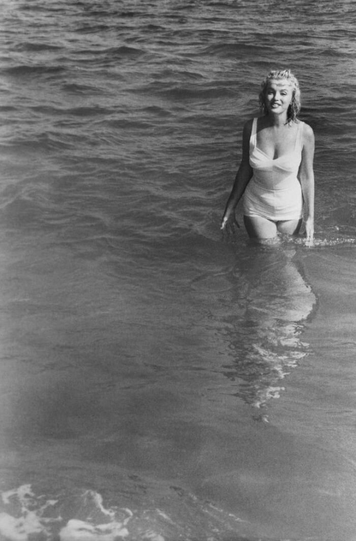 17 Photographs Of Marilyn Monroe On The Beach In New York Taken By Sam Shaw