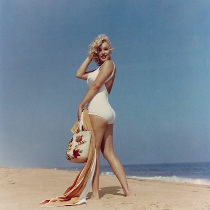 17 Photographs Of Marilyn Monroe On The Beach In New York Taken By Sam Shaw