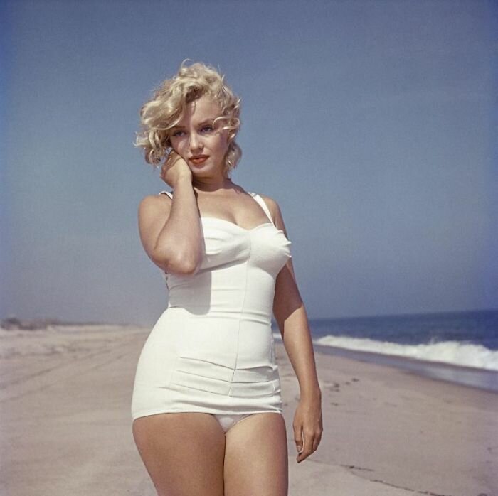 17 Photographs Of Marilyn Monroe On The Beach In New York Taken By Sam Shaw