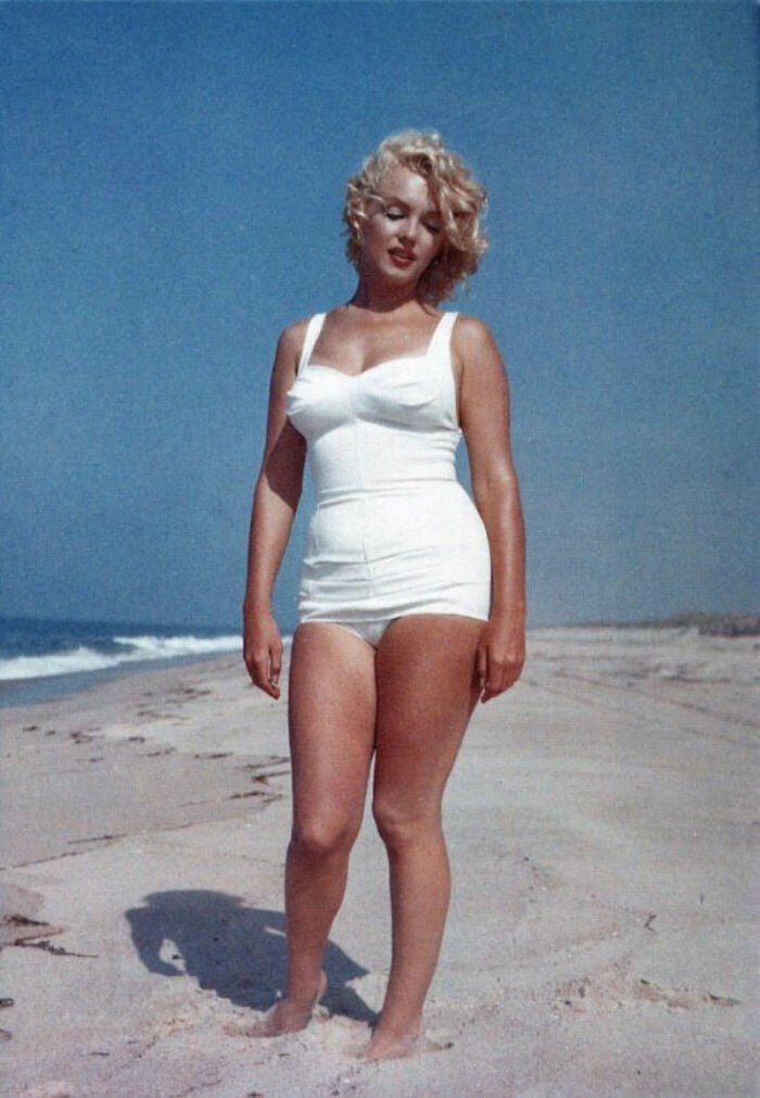 17 Photographs Of Marilyn Monroe On The Beach In New York Taken By Sam Shaw