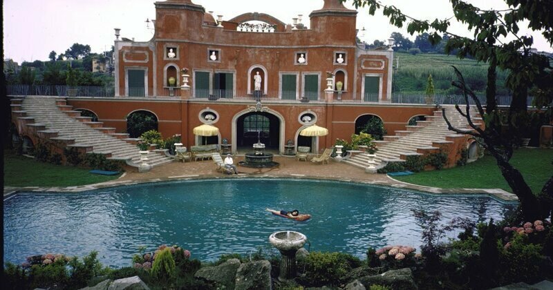 Beautiful Photos of Sophia Loren at Her Grand Roman Villa in 1964