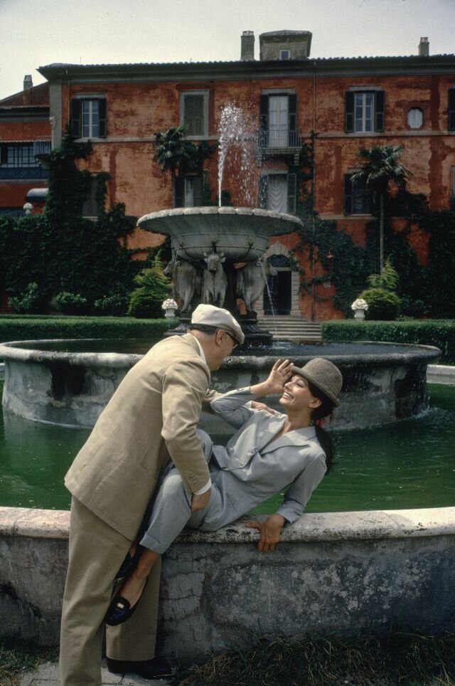 Beautiful Photos of Sophia Loren at Her Grand Roman Villa in 1964