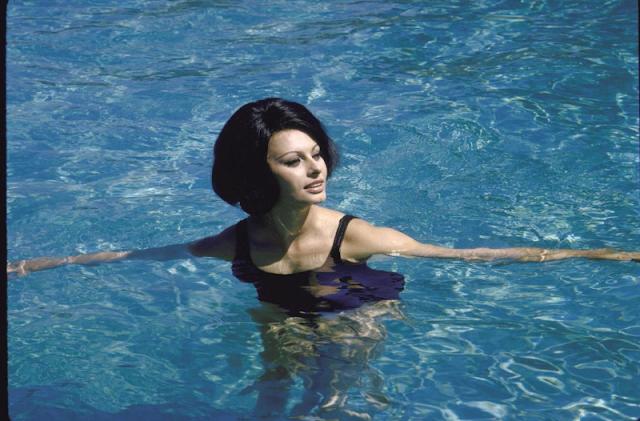 Beautiful Photos of Sophia Loren at Her Grand Roman Villa in 1964