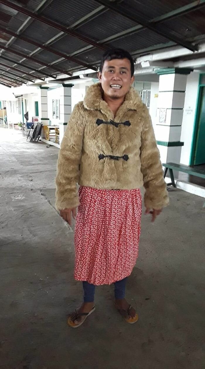 30 Funny Pics Of Filipinos Dressed Up In ‘Unsuitable’ Donated Clothes At A Volcano Evacuation Center