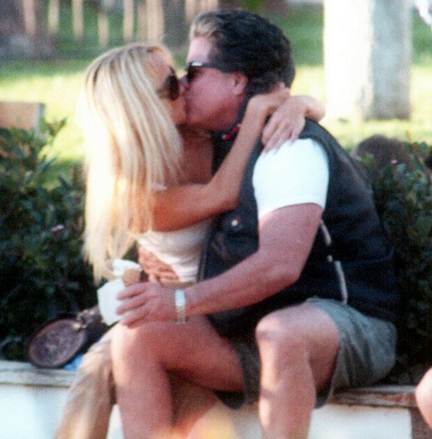 Pamela Anderson and Jon Peters spotted kissing in 2004