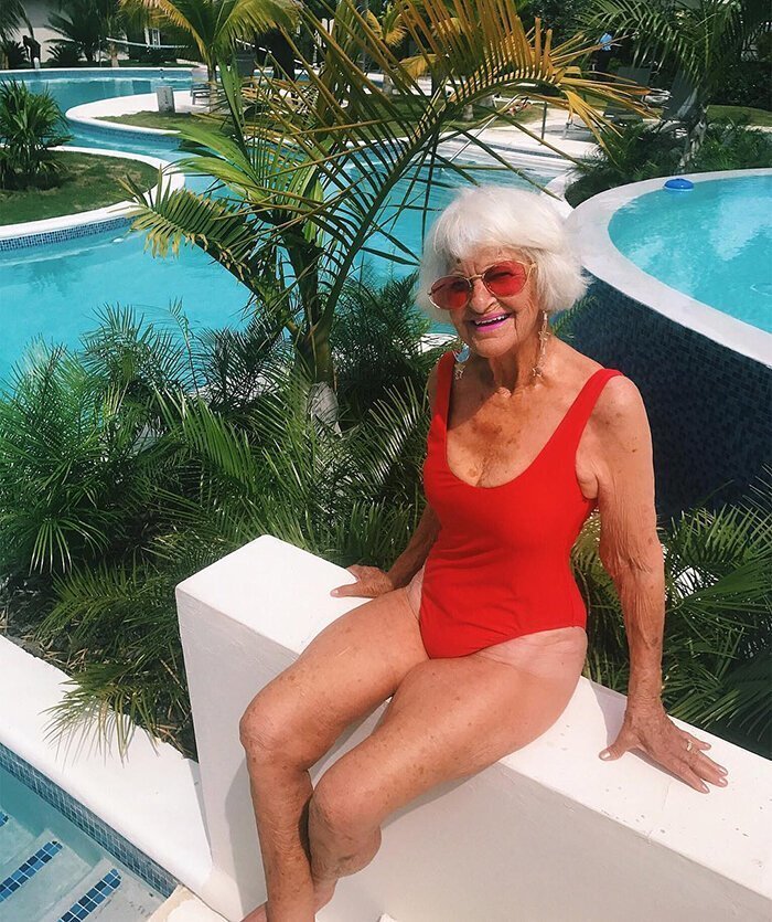Meet Baddie Winkle, A 92 Y.O. Stylish Grandma Who “Is Stealing Your Man Since 1928”