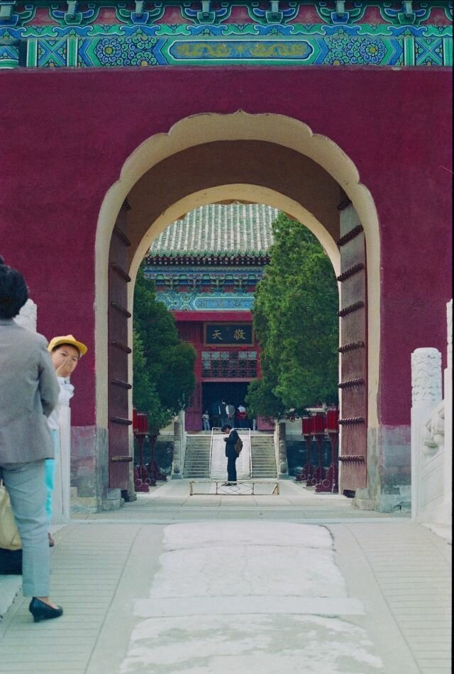 33 Fascinating Pics Capture Street Scenes of Beijing in 1990