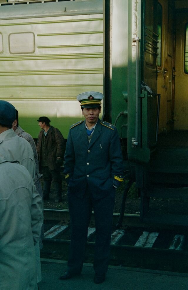 33 Fascinating Pics Capture Street Scenes of Beijing in 1990