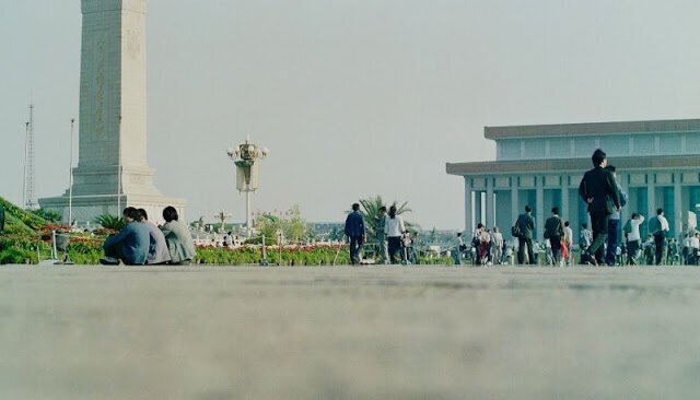 33 Fascinating Pics Capture Street Scenes of Beijing in 1990