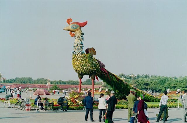 33 Fascinating Pics Capture Street Scenes of Beijing in 1990