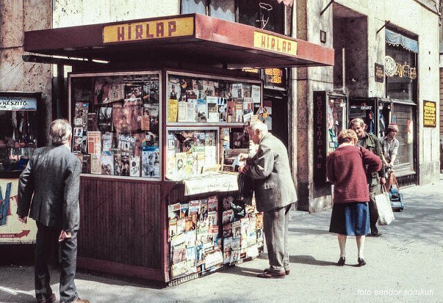 34 Fascinating Pics Capture Street Scenes of Budapest in the 1980s