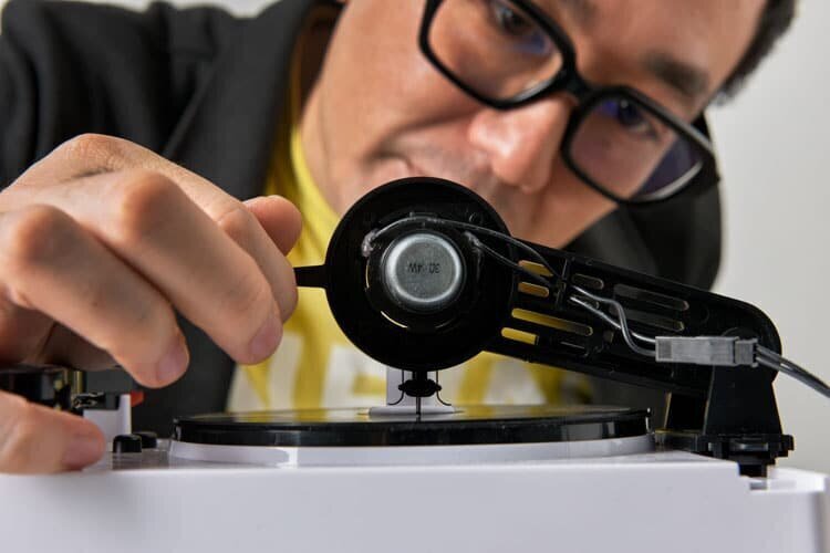 This DIY Vinyl Engraver Lets You Create and Play Your Own Records at Home