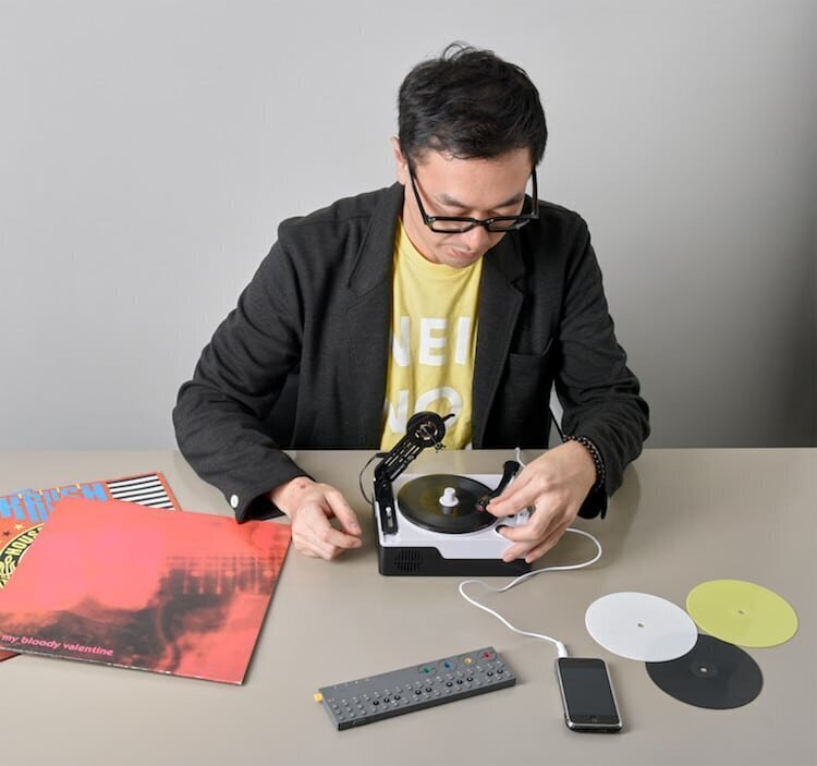 The compact unit allows you to cut blank vinyl discs and play them back instantly.