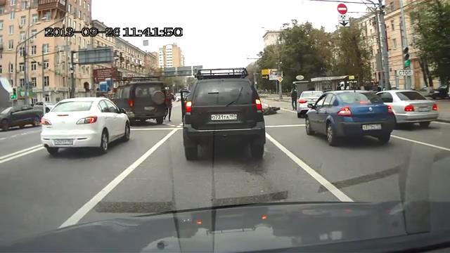 Подрезал и уехал 