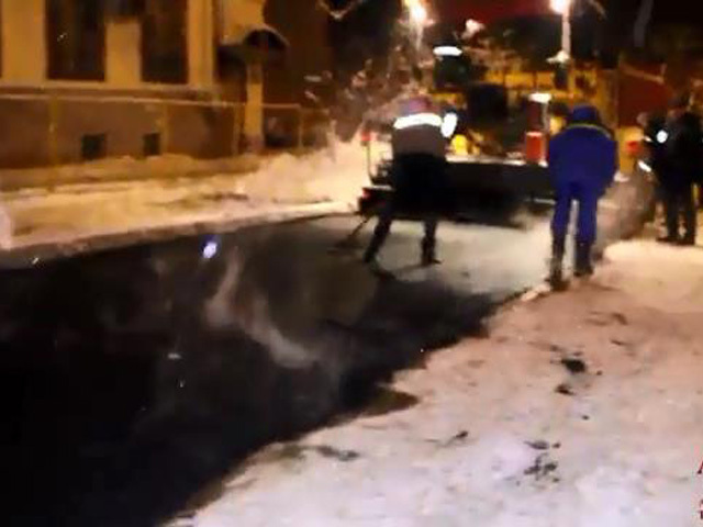 Только в России умеют асфальтировать снег 
