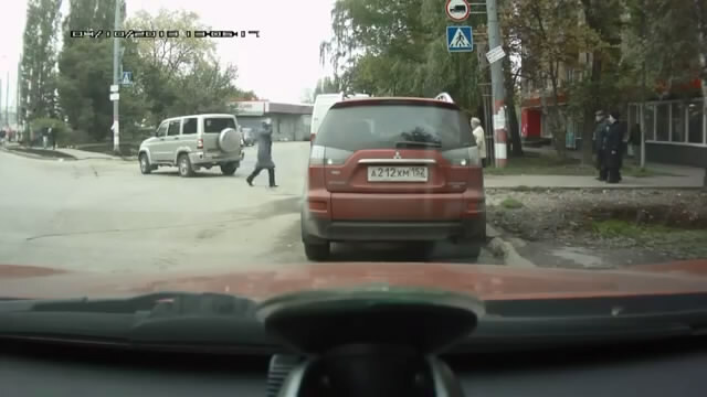 УАЗ и женщина 