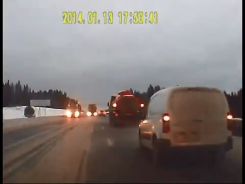 Грузовик на встречке 