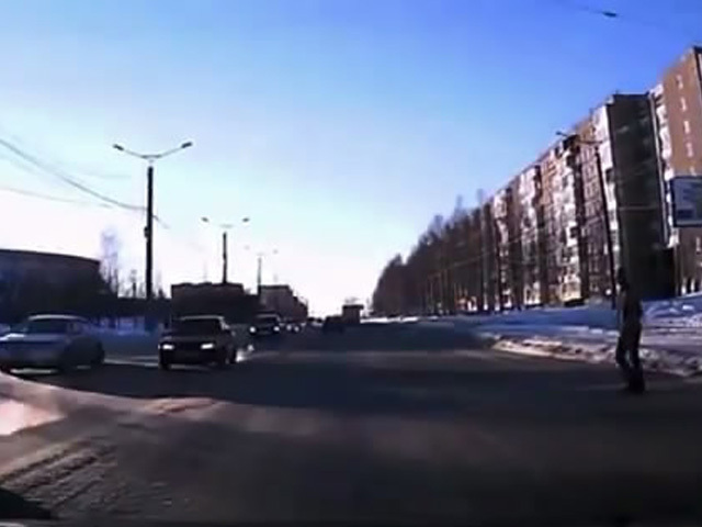 Таксист сбил пешехода  