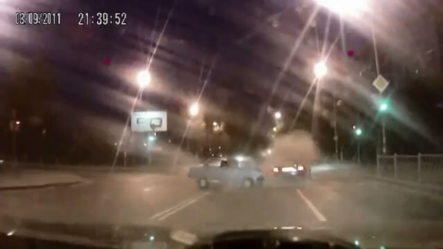 Малолетки на угнанном ВАЗе 