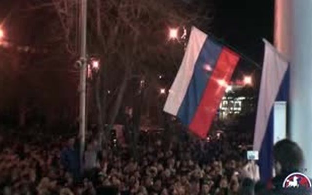 Над администрацией и горсоветом Севастополя висят российские флаги 