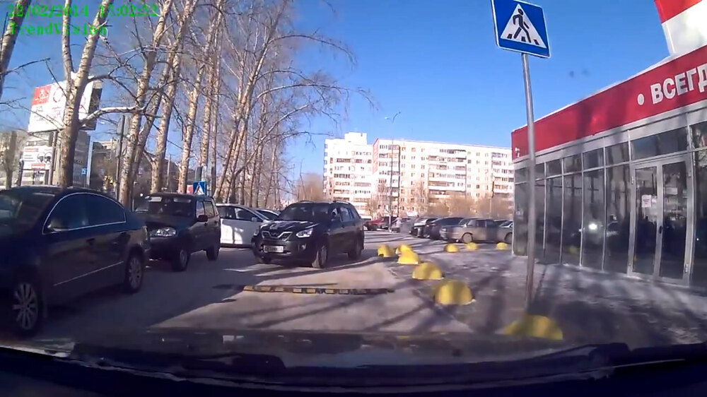 Авария на парковке у магазина 