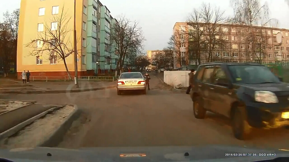 Водитель Mercedes сбил мальчика и поехал дальше 