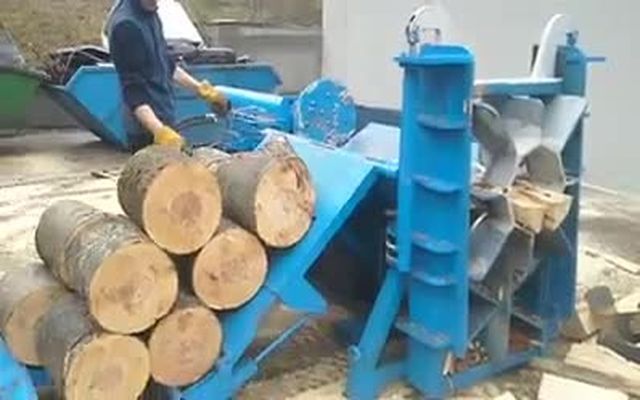 Шикарный способ колоть дрова 