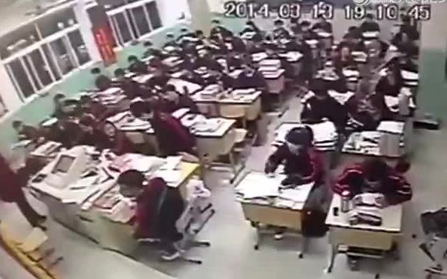 Китайский школьник во время урока выбросился из окна 