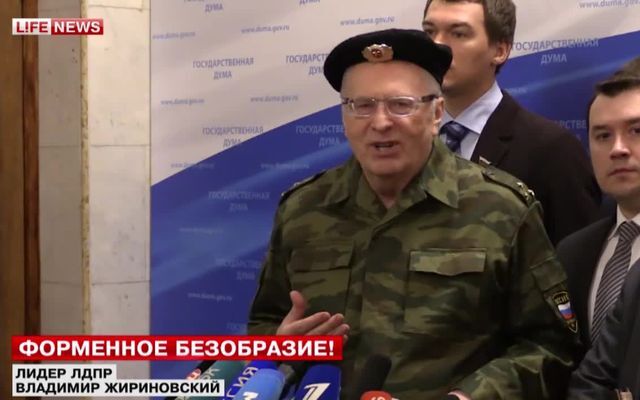 Жириновский пришел в Госдуму в военной форме 
