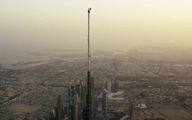 Прыжок с самой высокой башни в Дубаи 