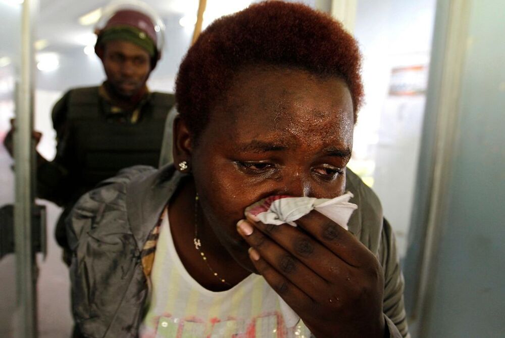 Избиение кенийских студентов полицией