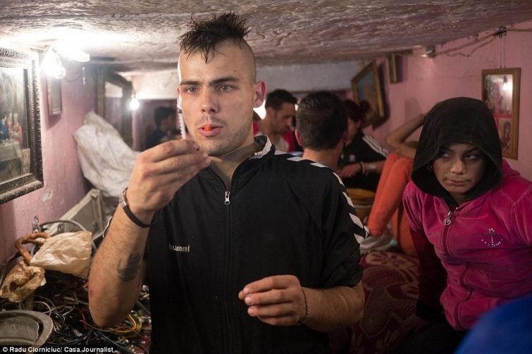 Город бездомных и наркоманов в канализации Бухареста