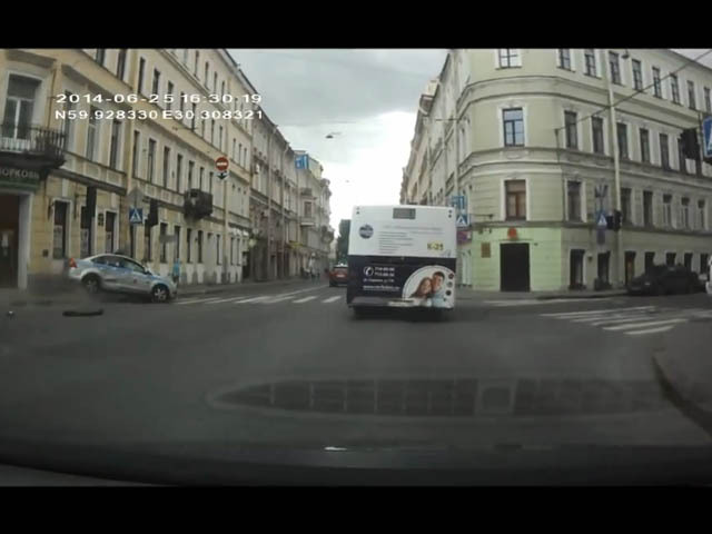 Авария с полицейской машиной в СПб 