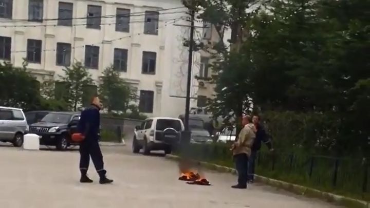 Сотрудник МЧС спас мужчину от самосожжения 