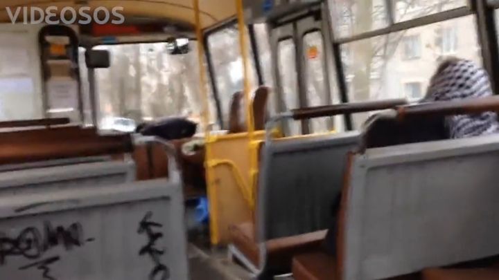 Безумная бабка в автобусе 