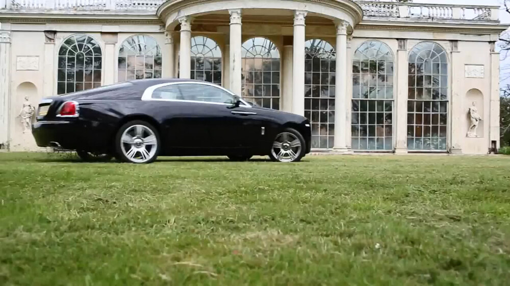 На Rolls Royce по саду 