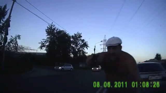 Пьяный водитель открыл стрельбу на дороге в Красноярске 