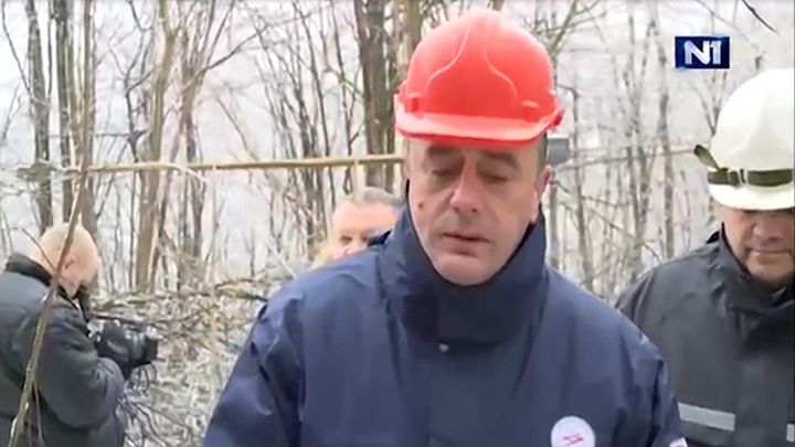 Каска спасла министра энергетики Сербии от сосульки 